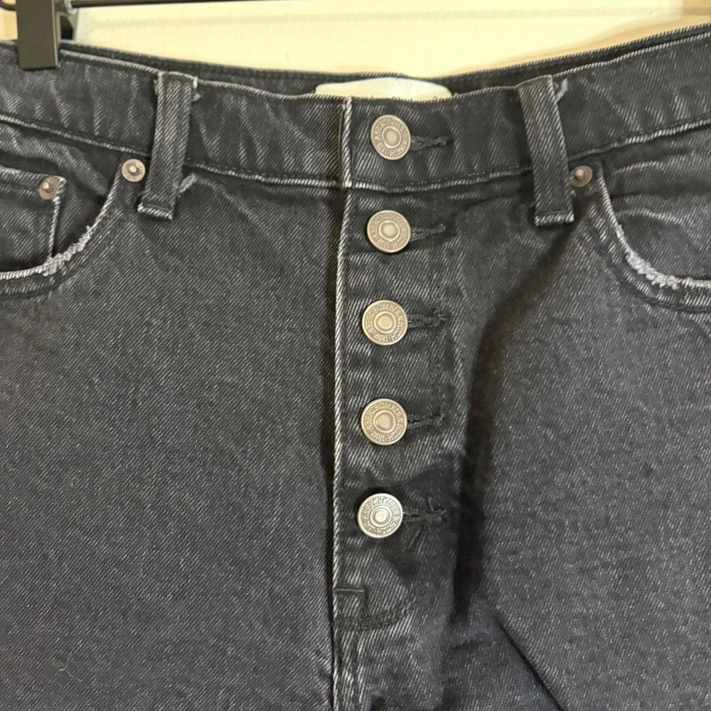 Abercrombie Fitch High Rise Mom Shorts Black Denim Button Fly Frayed Hem Size 30